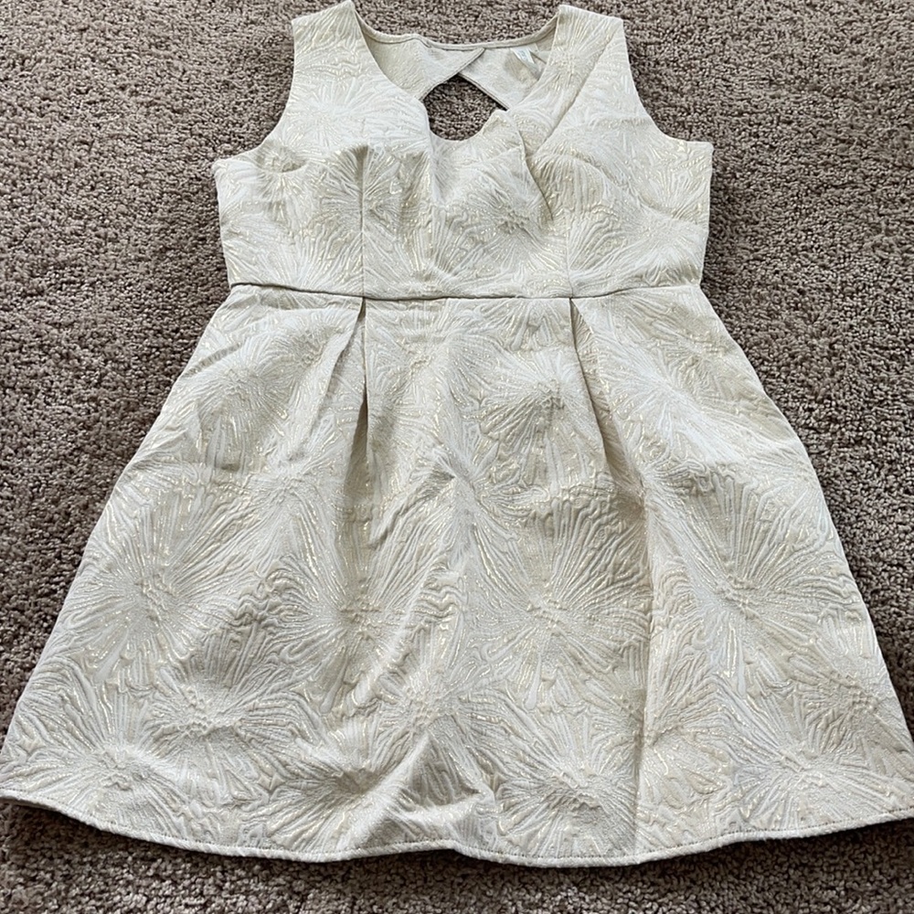 Key hole back dress